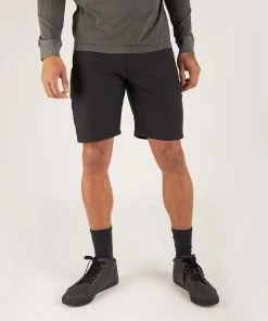 SHORT CHROME MADRONA 5 POCKET BLACK 12 SHORT CHROME MADRONA 5 POCKET BLACK -Vélo Boutique 7 ap 455 bk