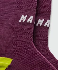 CHAUSSETTES MAAP EMBLEM BURGUNDY -Vélo Boutique accessories emblemsock burgundy pdp specs 02 desktop