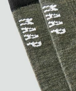 CHAUSSETTES MAAP ALT ROAD MERINO OLIVE 9 CHAUSSETTES MAAP ALT ROAD MERINO OLIVE -Vélo Boutique alt roadmerinosock olive pdp specs 01 desktop variant 01