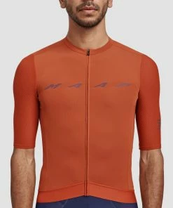 MAILLOT MAAP EVADE PRO BASE JERSEY CAYENNE -Vélo Boutique evadeprobasejersey cayenne pdp specs 02 desktop