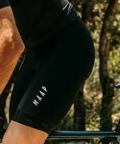 CUISSARD MAAP TRAINING BIB BLACK WHITE 11 CUISSARD MAAP TRAINING BIB BLACK WHITE -Vélo Boutique male bib training black mab104 maap cycling apparel pdp lifestyle 01 desktop