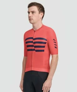 MAILLOT MAAP EMBLED PRO HEX JERSEY GUAVA -Vélo Boutique mens emblem pro hex ss jersey map maj234 guava pdp hero 01 desktop