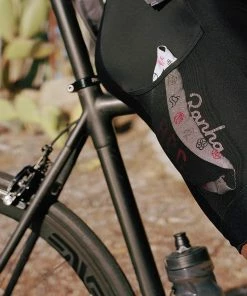 CUISSARD RAPHA CORE CARGO BIB NOIR 12 CUISSARD RAPHA CORE CARGO BIB NOIR -Vélo Boutique rapha h1 19 la tommy core 0018