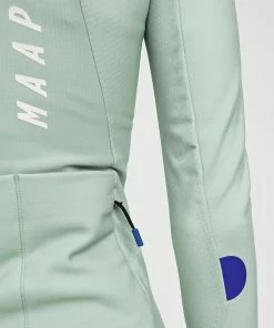 MAILLOT MAAP WOMEN FORCE PRO LS JERSEY SPEARMINT 11 MAILLOT MAAP WOMEN FORCE PRO LS JERSEY SPEARMINT -Vélo Boutique womenswomen sforceprolsjerseymap wal047 spmspearmint pdp additional images 01 desktop